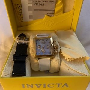 Never worn invicta women watch  changeable bands